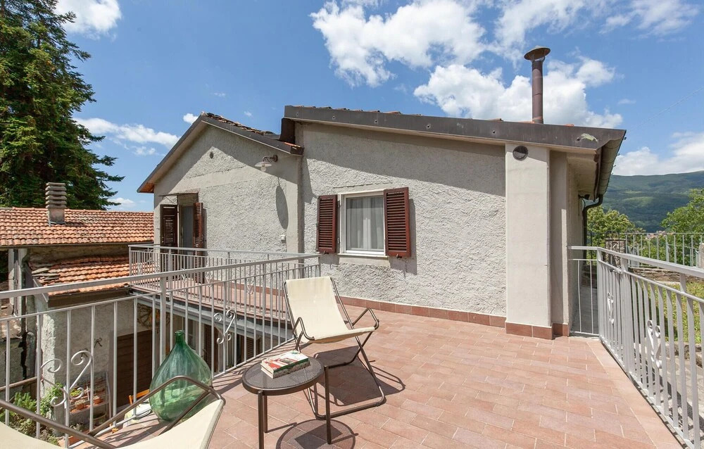 Stunning Home in Piazza al Serchio With 2 Bedrooms and Wifi