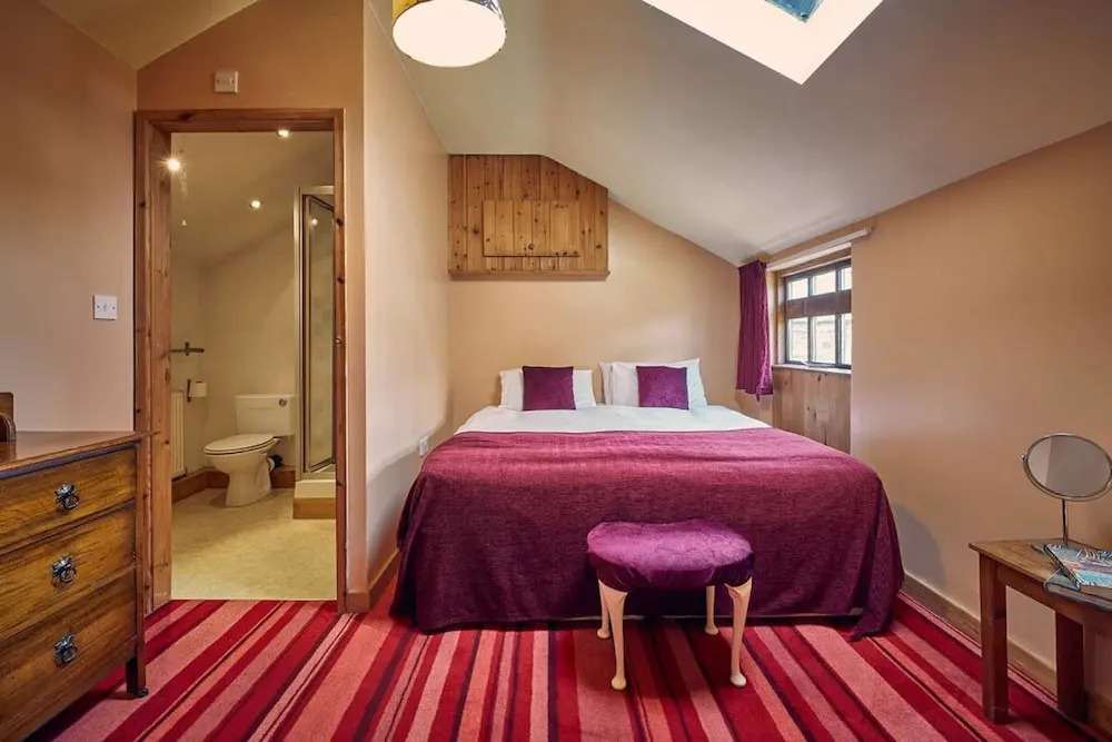 Host & Stay - The Red Brick Barn