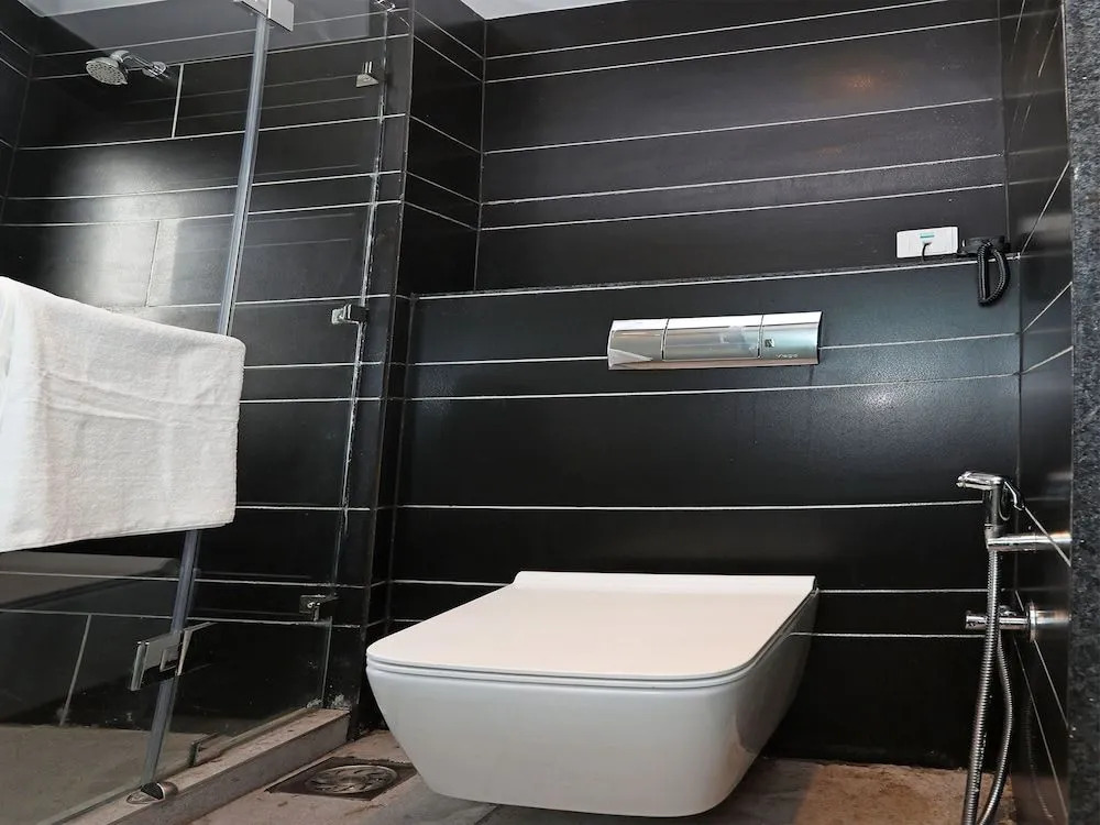 OYO 11071 Hotel Tisya