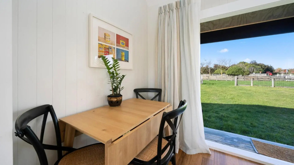 Te Whare Hipi - Martinborough Holiday Home