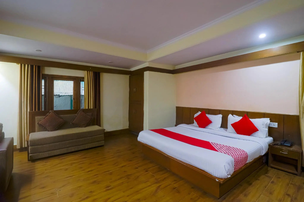 OYO Flagship 82956 Hotel Yadgar