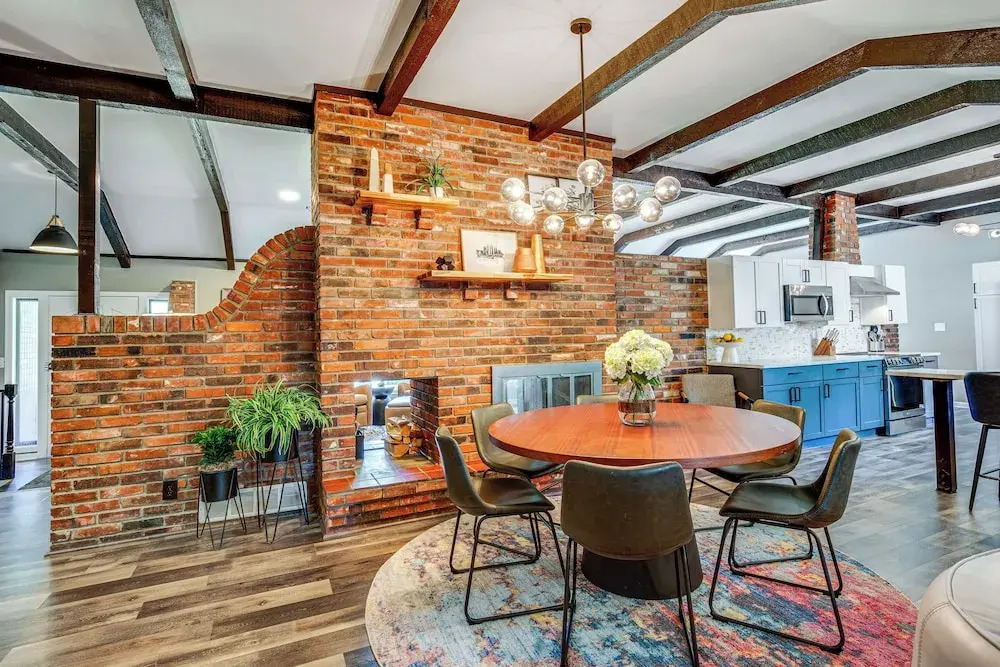 Chic Family-friendly Home in Riverside: 7 Mi to KC