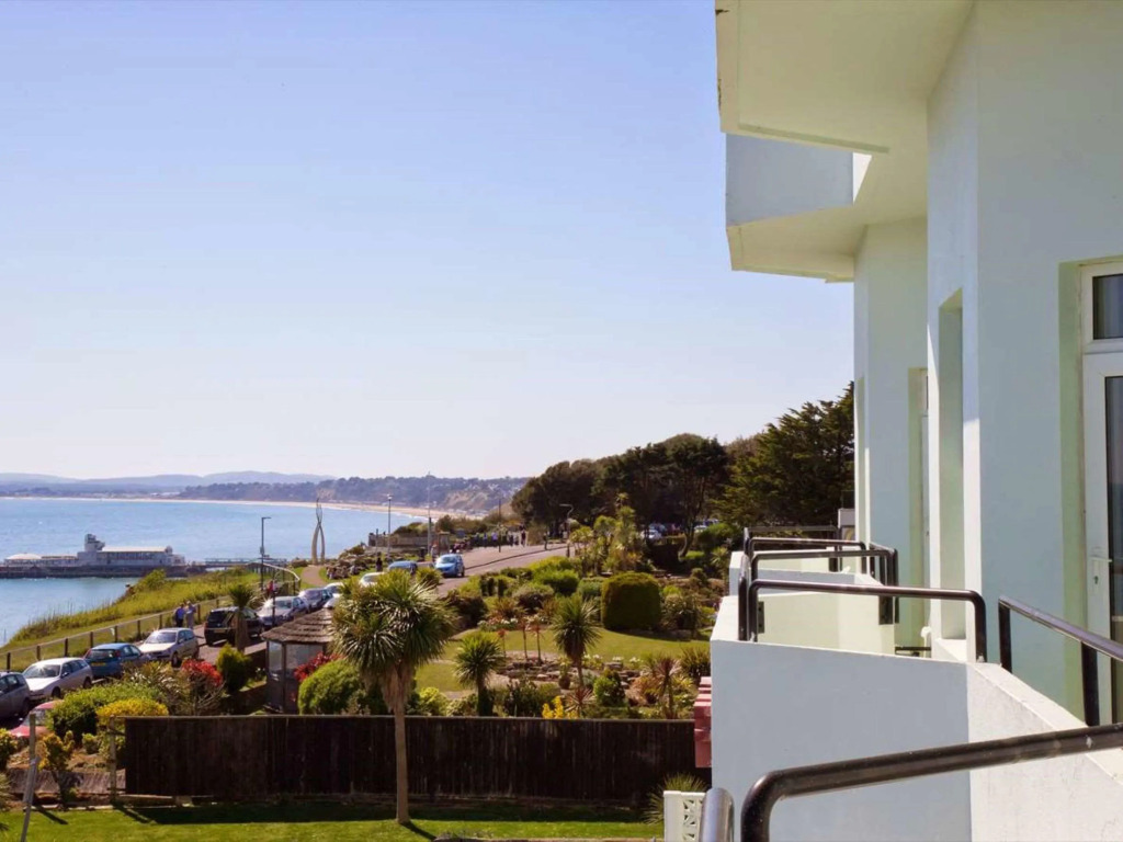 Bournemouth East Cliff by Belvilla