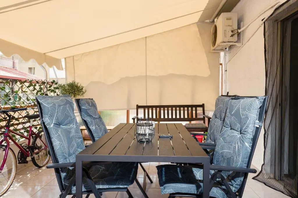 Loutraki apartment Greek open house