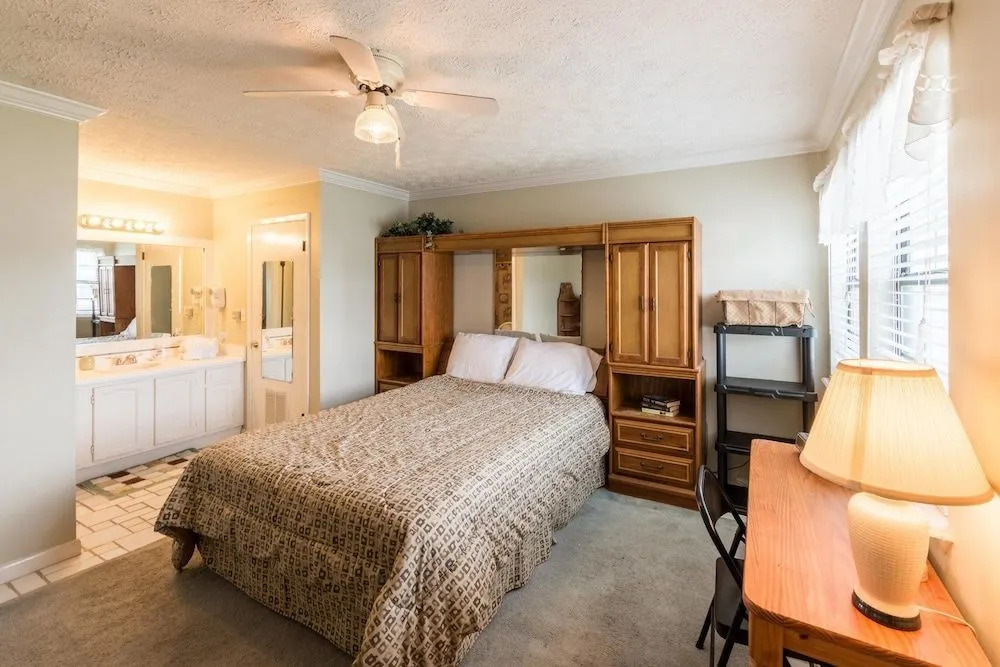 Lullwater Drive 301 C-423 - 2 Br condo by RedAwning