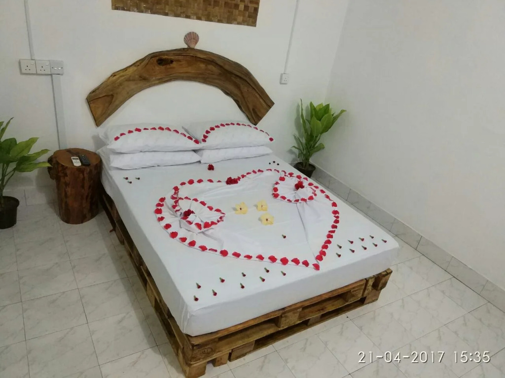 Veli Thoddoo Inn