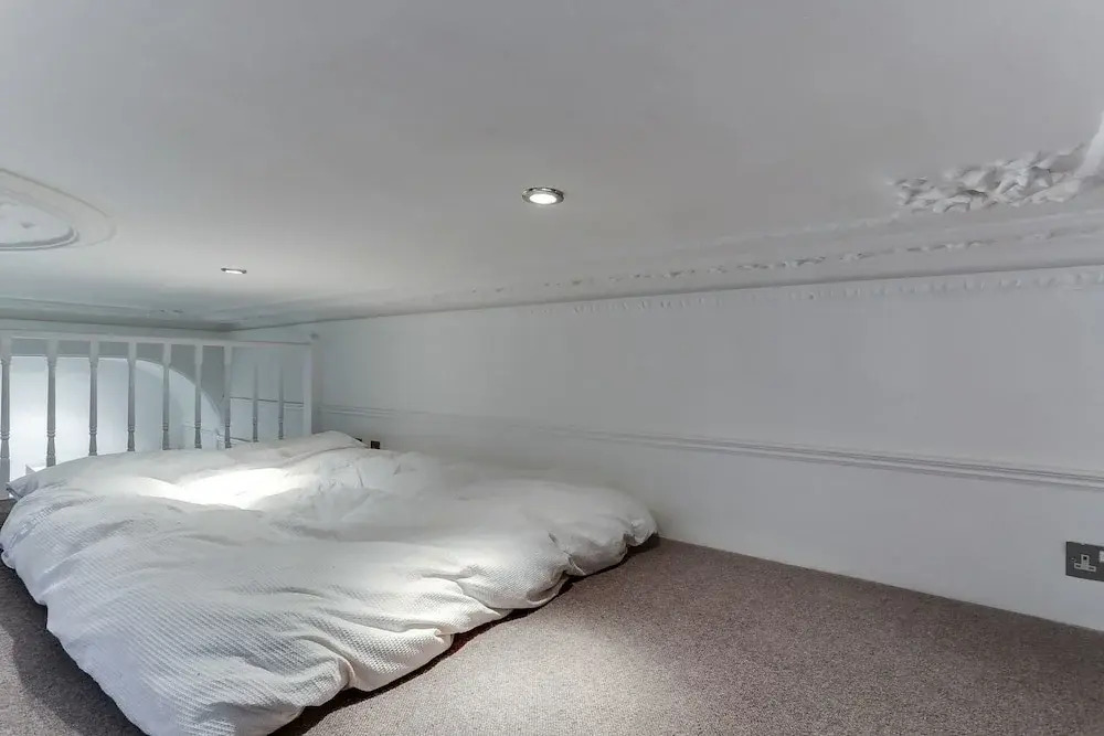 Bright 1BR in Earls' Court W/patio