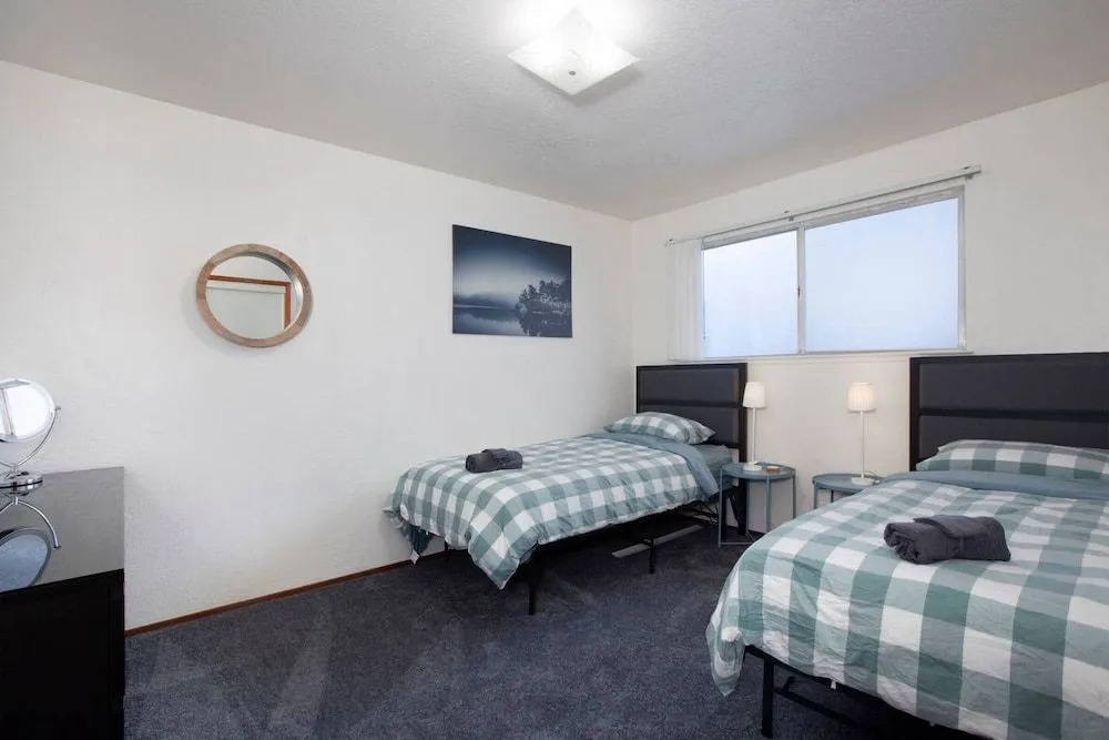 Convenient 2 bedroom, walk to Bart, 10 min to Berkeley