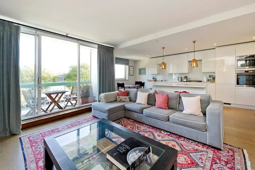 Bright 2-Bed Apartment in Fashionable Chelsea