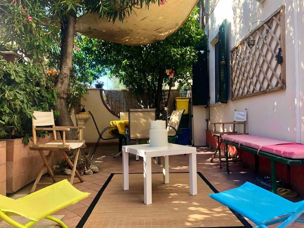 Beachfront, private Garden, central Area, private Entrance