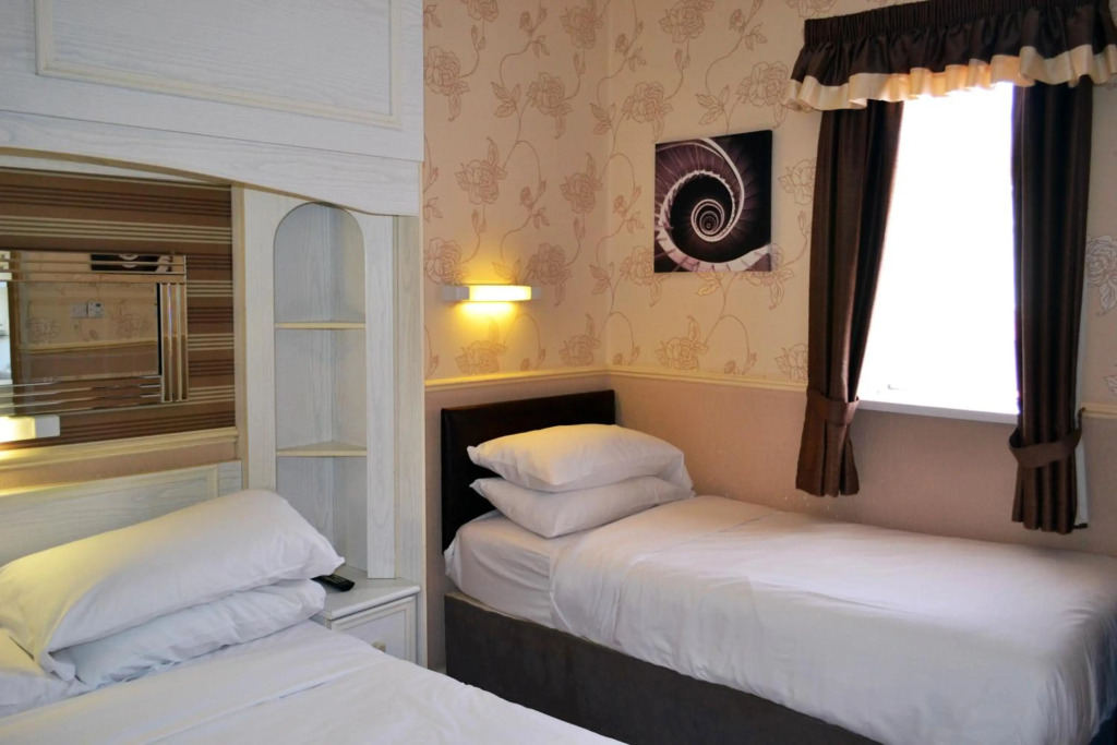 Lyndene Hotel