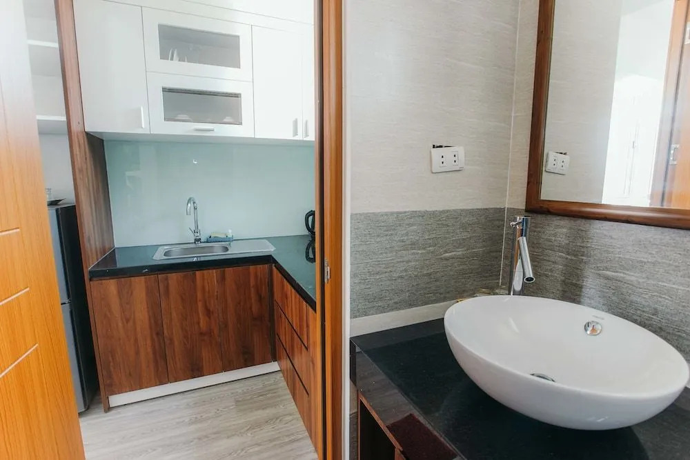 Royal Lion Hotel and Apartment