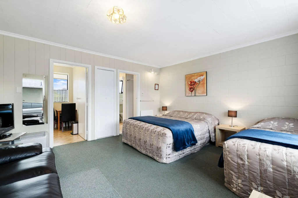 Canterbury Court Motel