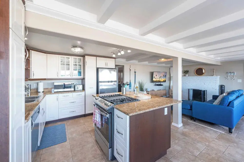 Coastal Bayside Condo Walkable to Sand & Surf