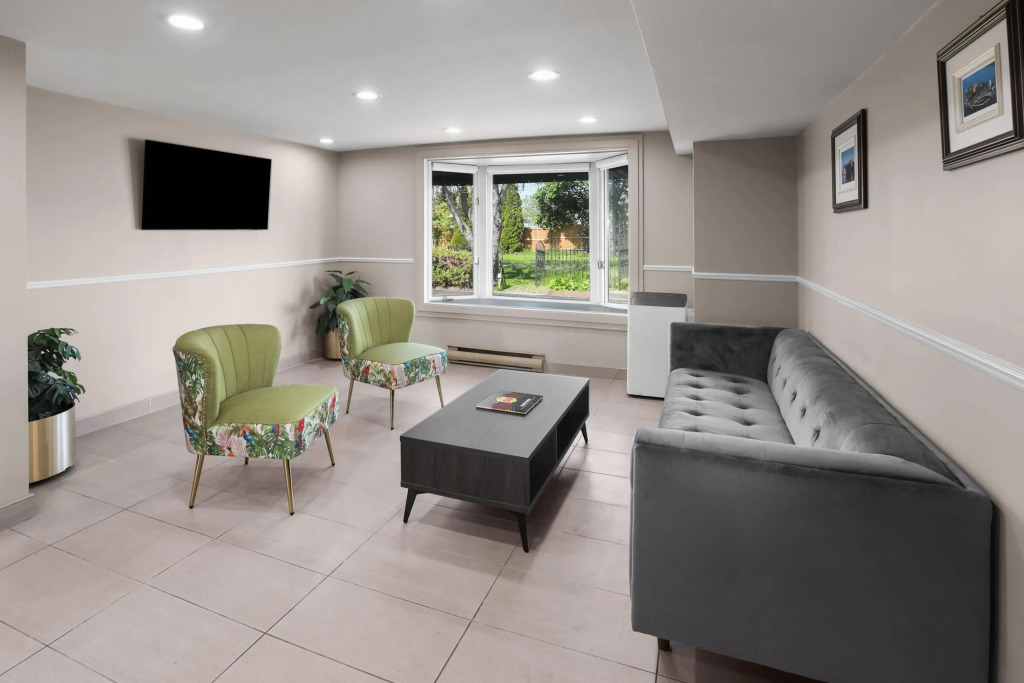 Super 8 by Wyndham Gananoque - Country Squire Resort