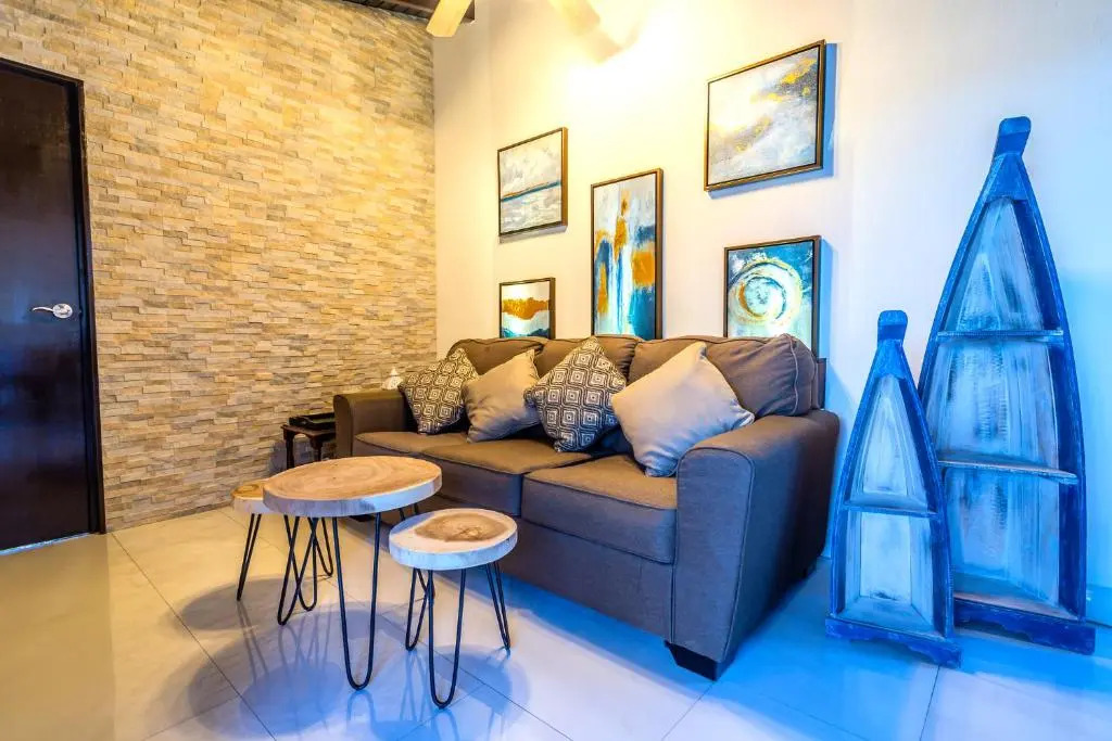 Apartment With Charming Patio+ BBQ Near Beach! Free Util's