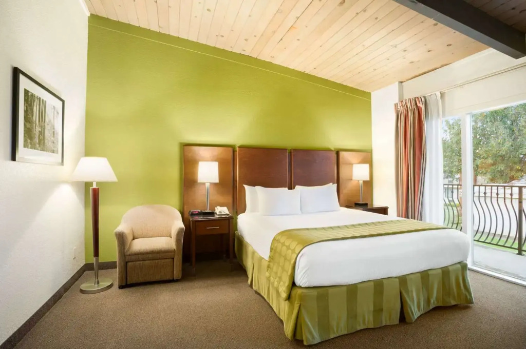 Ramada by Wyndham San Diego North Hotel & Conference Center