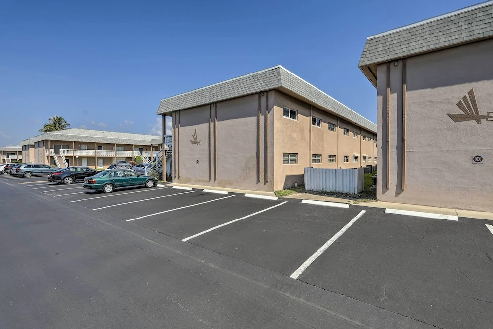 'the Palms' Cocoa Beach Condo: Walk to Beach!