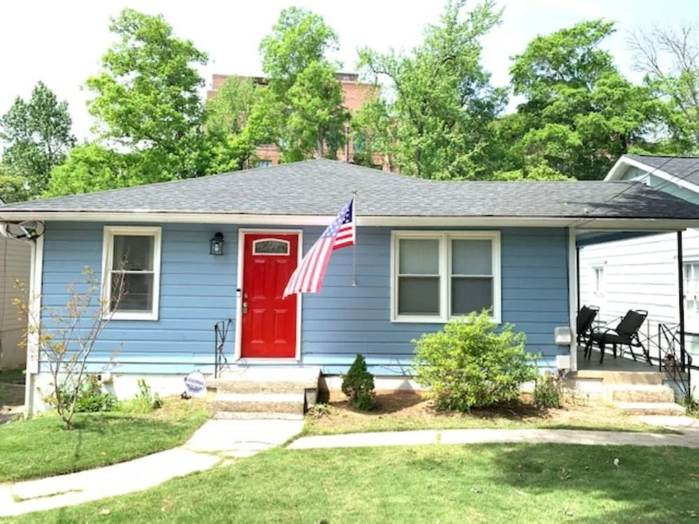 Cozy family-style Buckhead Bungalow