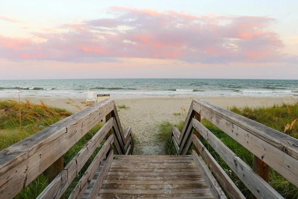 New Listing! Mariners Cove By The Beach 2 Bedroom Condo