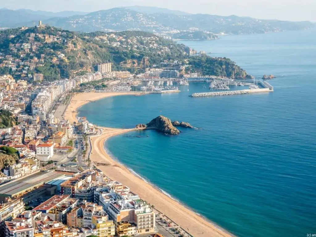 Apartment With one Bedroom in Blanes, With Wonderful City View and Furnished Terrace - 100 m From the Beach
