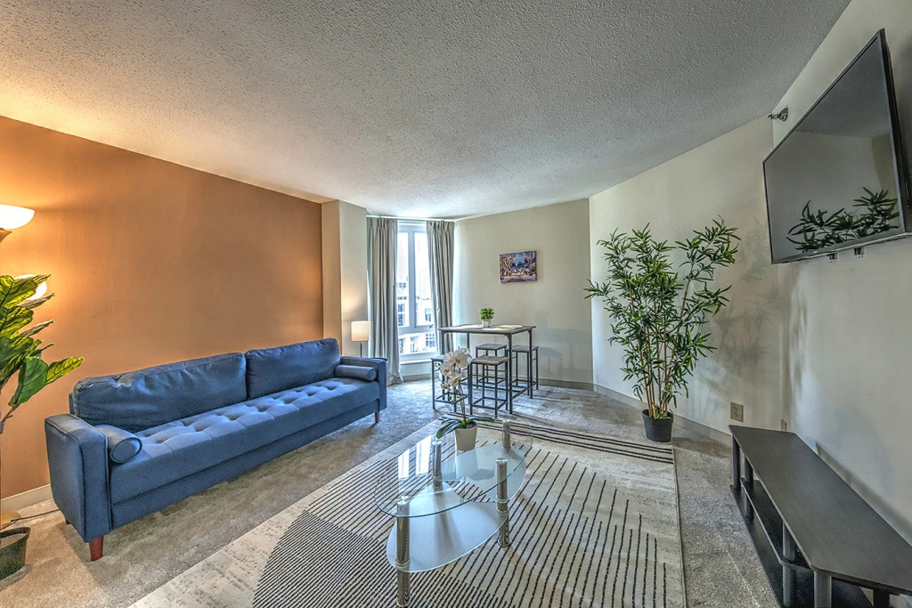 2 Bed with Work From Anywhere Office & Fast Wifi!