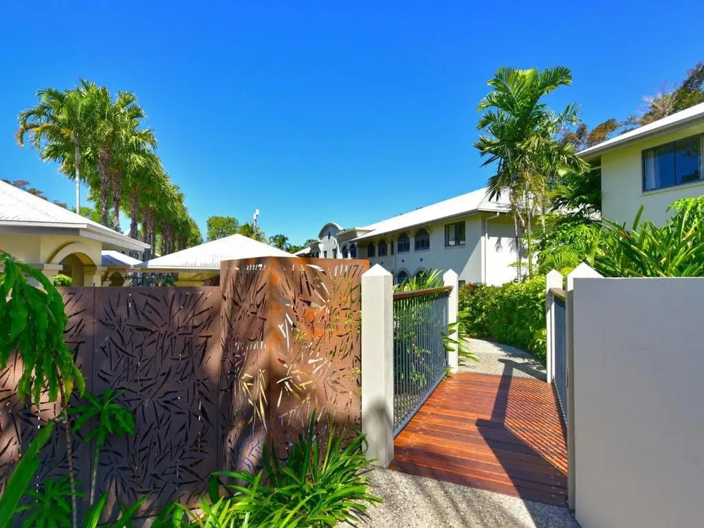 Palm Cove Get a Way