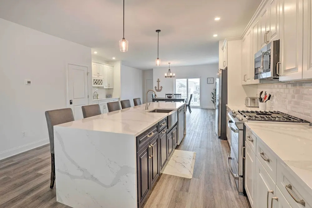 New Townhome u003c Half Mi to Beach