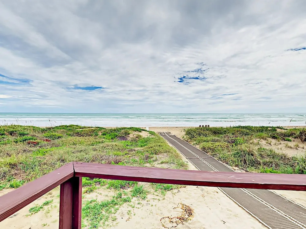 Updated 3br  W/ Pools 3 Bedroom Condo
