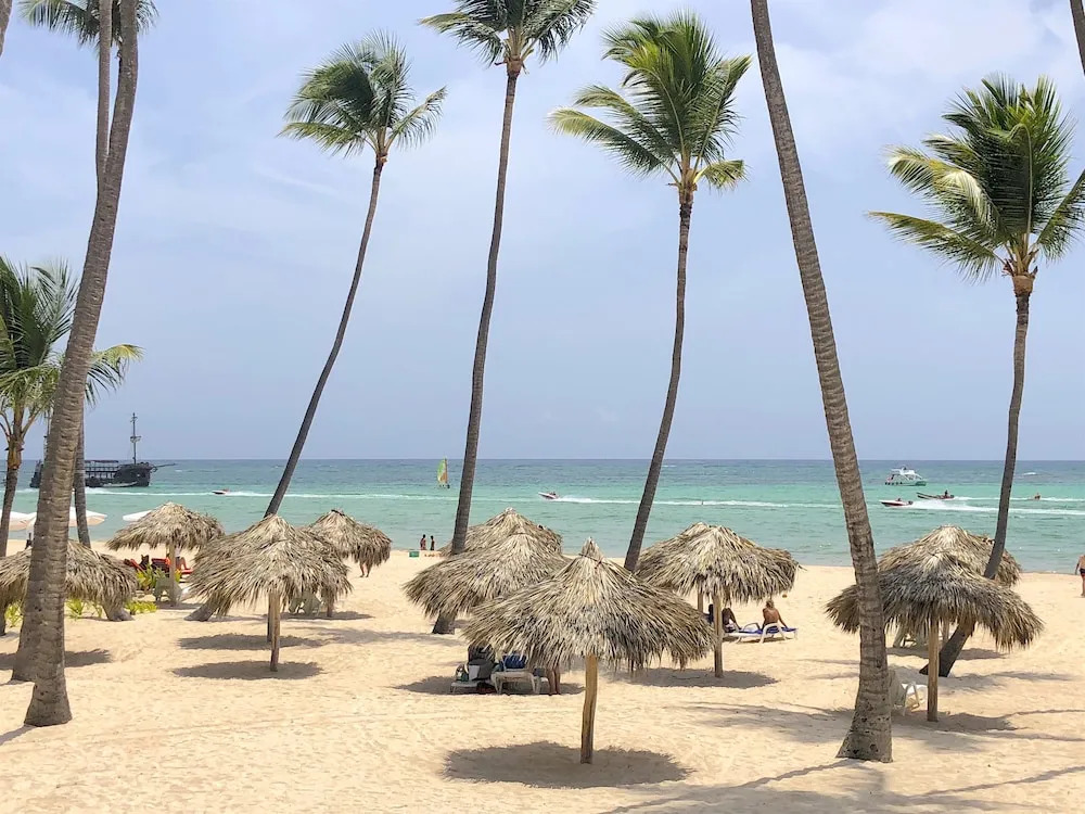 Las Terrazas VIP Pool Beach Club & Spa
