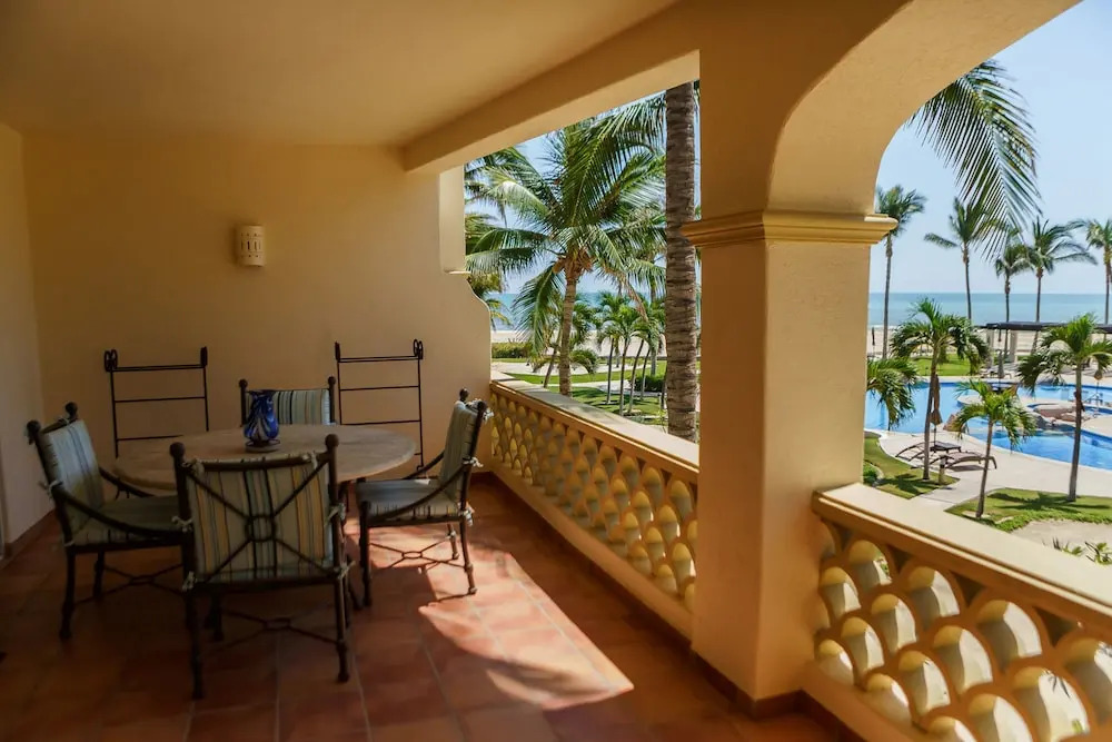 Las Mananitas C204 3 BR by Casago