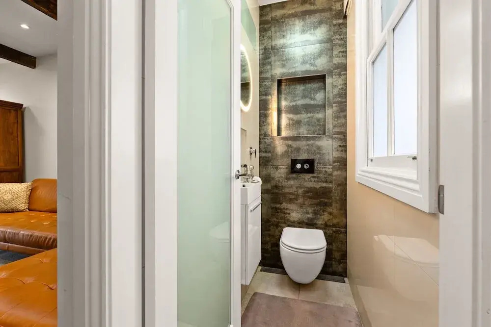 Elegant 1-bed With Study by Balmain Wharf
