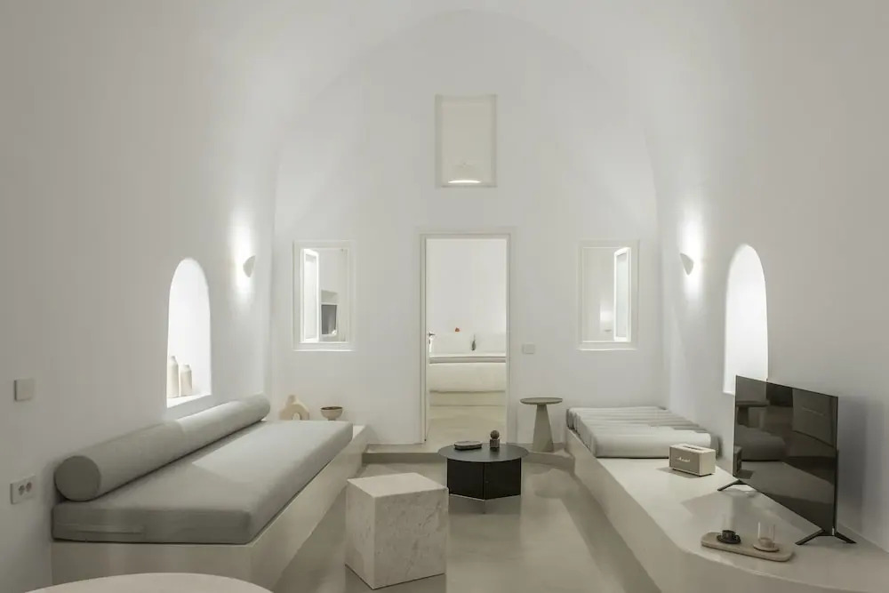 Villa Dio - An Iconic Villa Above Caldera