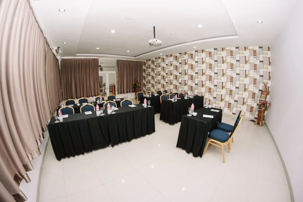 Summer Quest Hotel