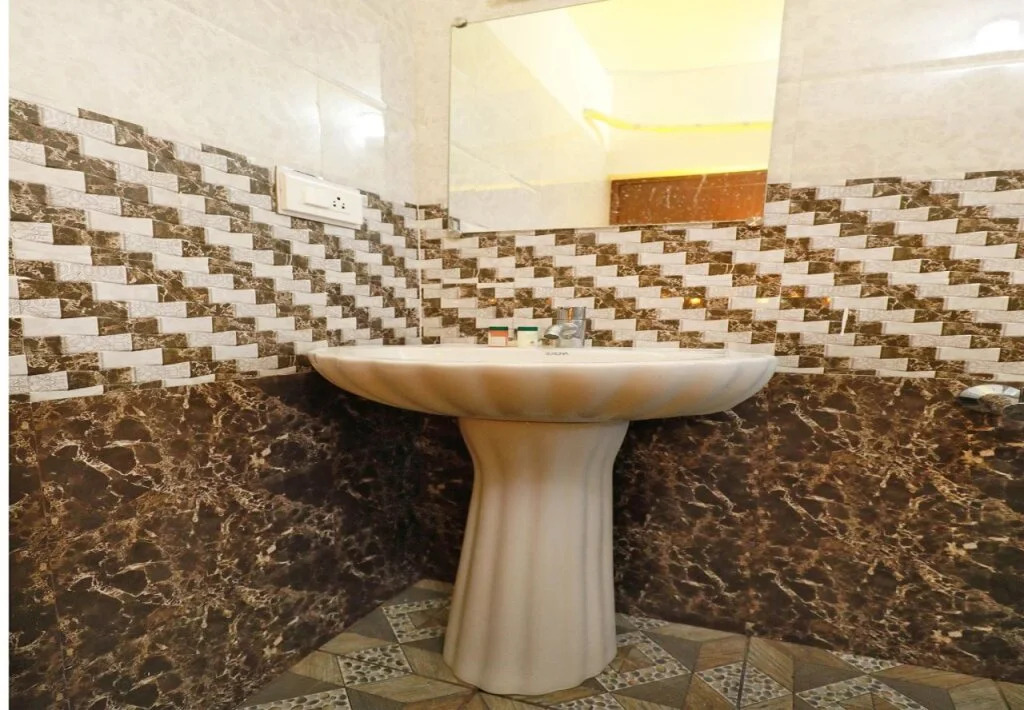 OYO 6725 Palm Inn
