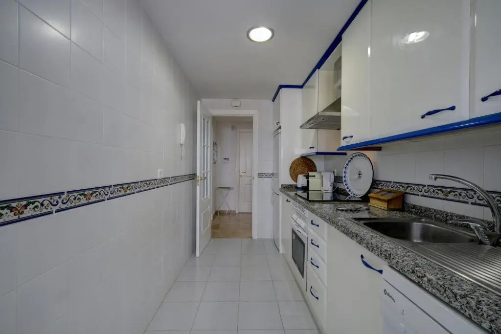 Apartamento 409 Marina Real Puerto de la Duquesa playa