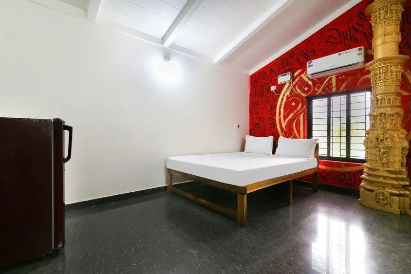 SPOT ON 48430 Hotel Lavish