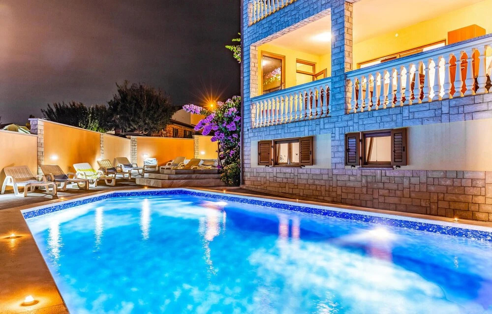 Stunning Home in Medulin With Wifi and 7 Bedrooms