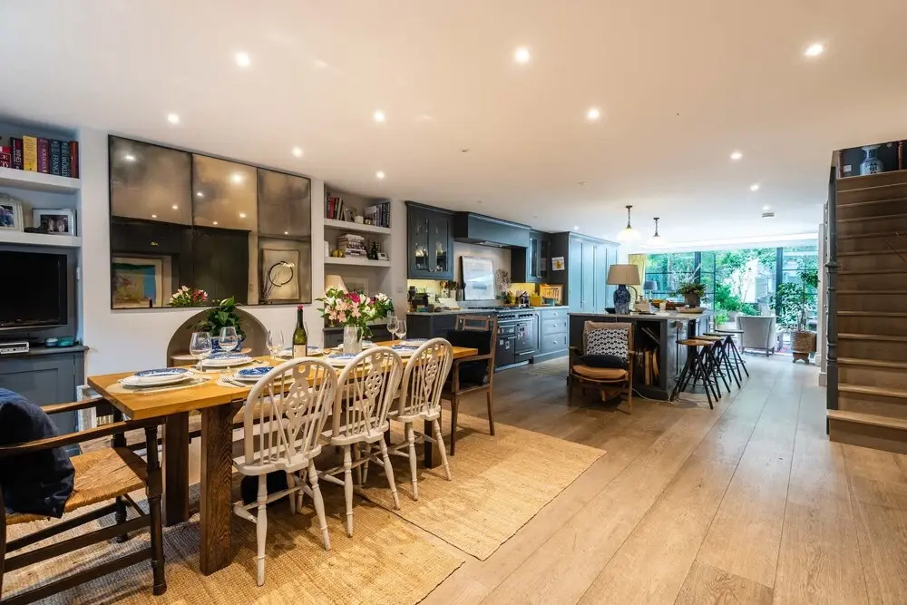 Comforting Clapham Home By The Overground Station