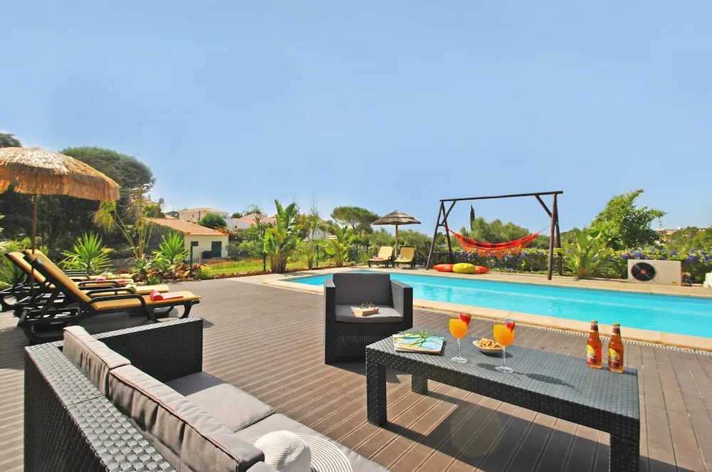 Villa California - Piscina aquecível e BBQ na Corcovada, Albufeira
