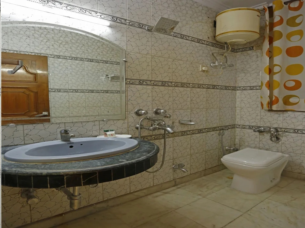 OYO 7135 Hotel Blue Sapphire