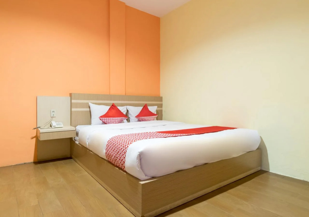 OYO 996 Hotel Transit