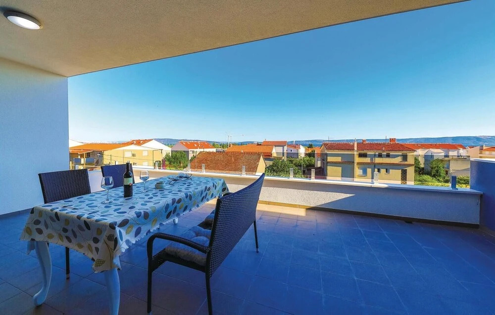 Nice Home in Kastel Luksic With 5 Bedrooms, Wifi and Outdoor Swimming Pool