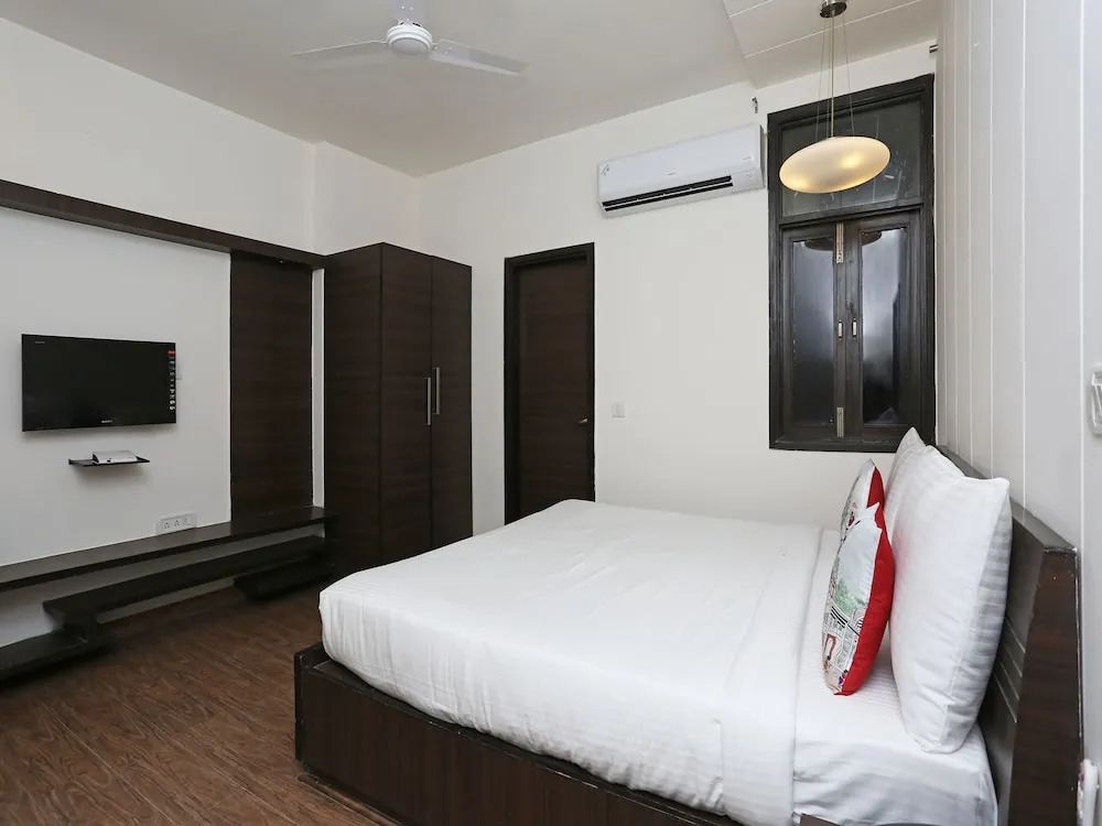 OYO Townhouse 281 Harsh Vihar Near M2K Cinemas Rohini