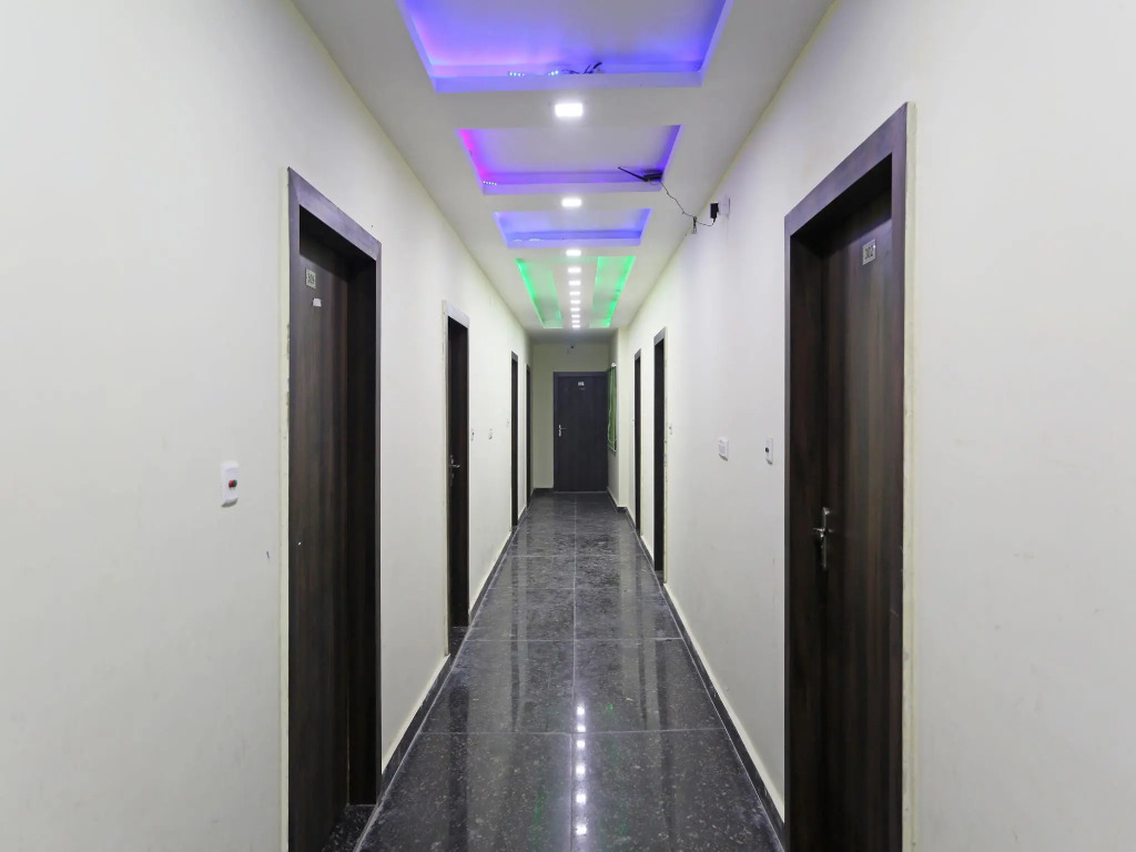 FabHotel Aakarshan Paradise