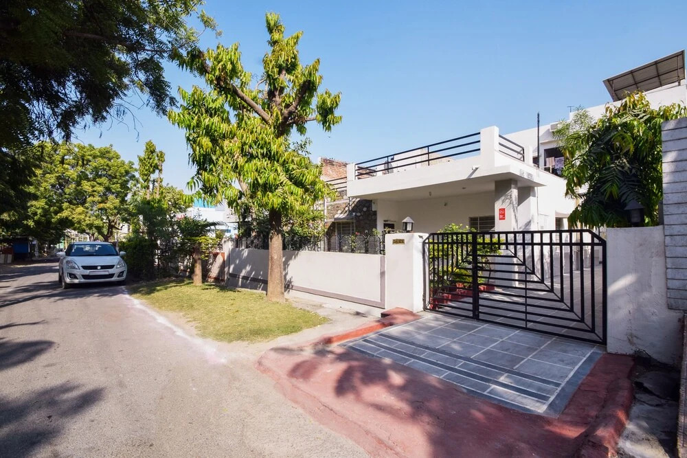OYO Home 11874 Cozy 3BHK Goverdhan Villas