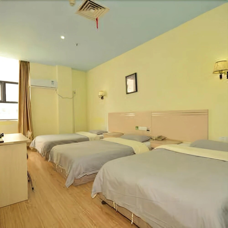 77 Chain Traders Hotel
