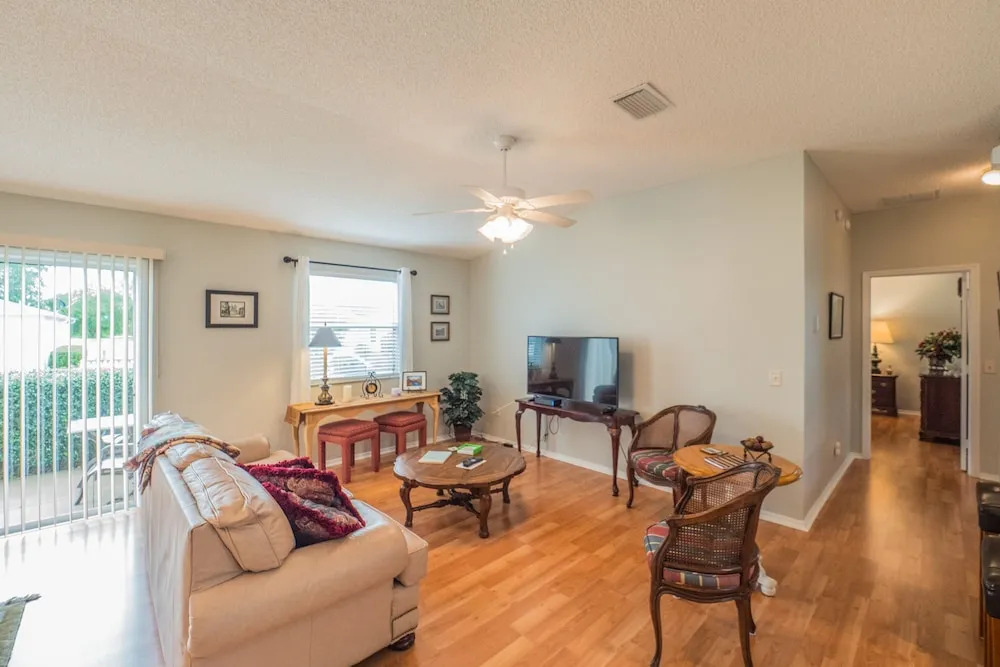 Amelia Avenue 3669 by White Pelican VR