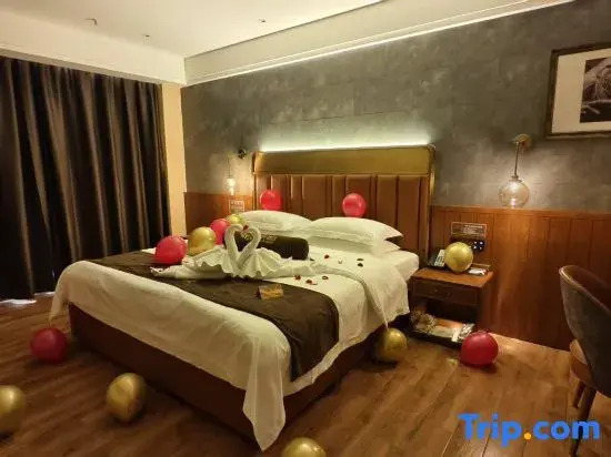 Zhuoyue Hotel (Tacheng Zhuoyue Parkson Shopping Park)