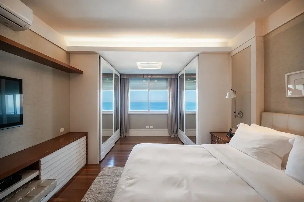 Copacabana – Av. Atlântica | 3 suítes, Vista Mar, 1 min praia de Copacabana - por Casapē Rio